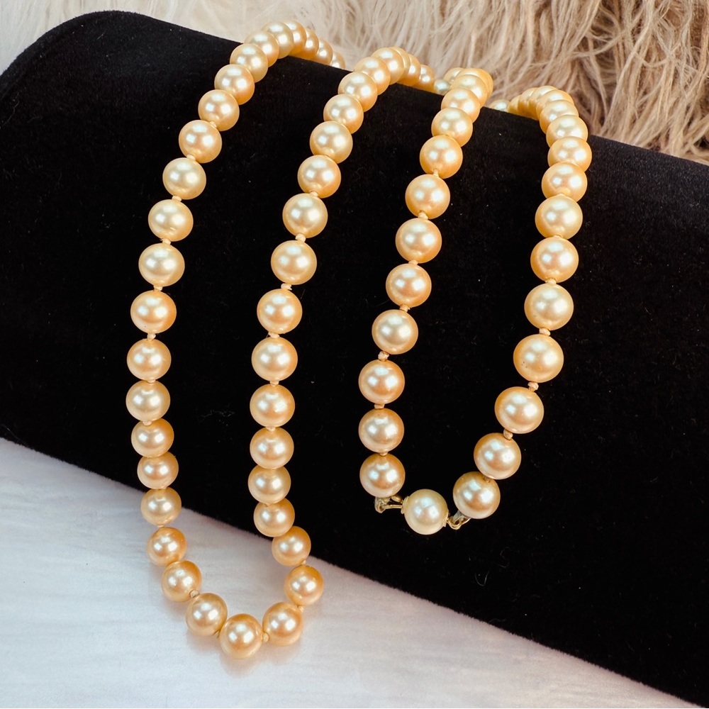 Vintage, elegant, champagne colored Pearl Necklace